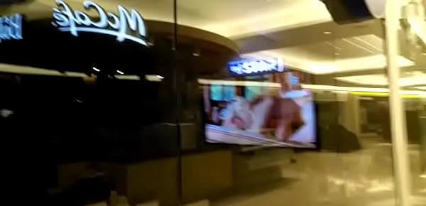  Putas Viendo Porno en el Oakland Mall Guatemala.MP4